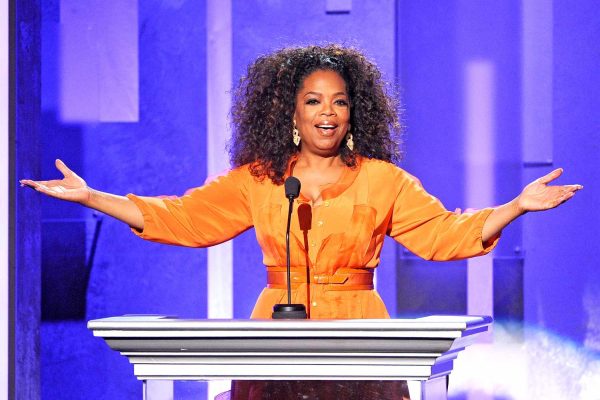 ¡La Alfombra Roja se Llena de Estrellas! Oprah Winfrey, Selena Gomez y Más Presentadores Sorprenden en los Oscars 2024