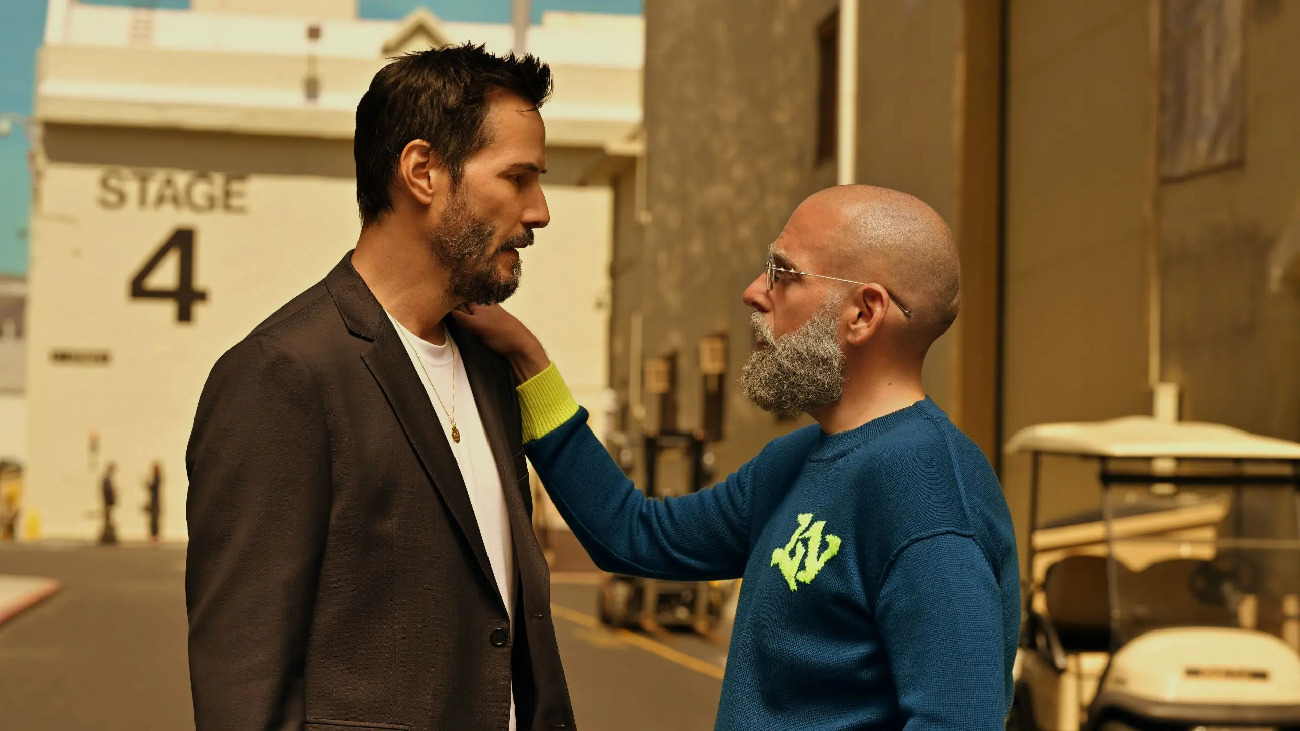 Jonah Hill dirige y actúa en 'Outcome' para Apple TV+. Keanu Reeves interpreta a una estrella de cine en un viaje de redención tras una extorsión