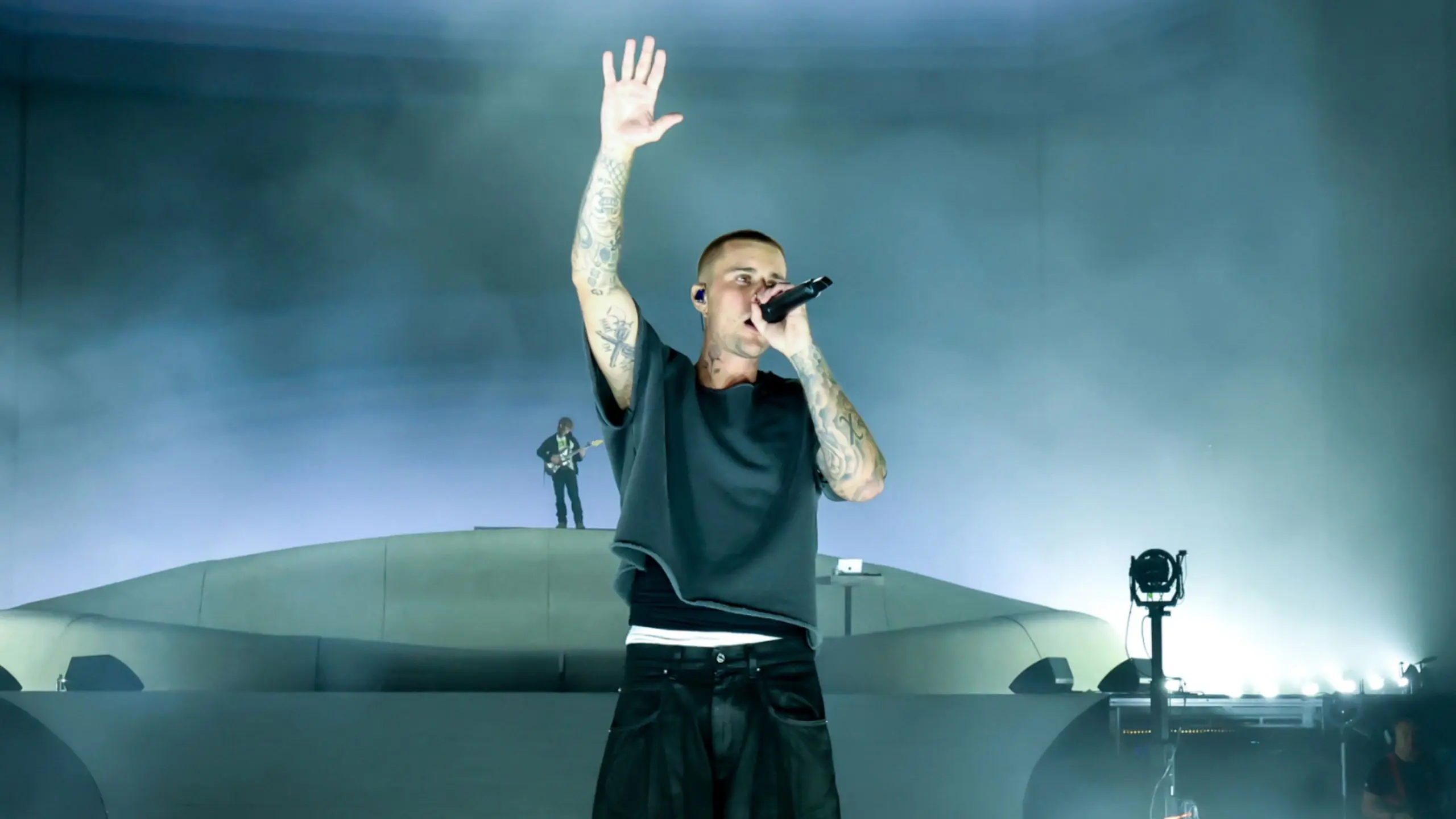 Justin Bieber fue a inaugurar un nuevo modelo donde el artista es el contenido, la tienda y la propia red de distribución