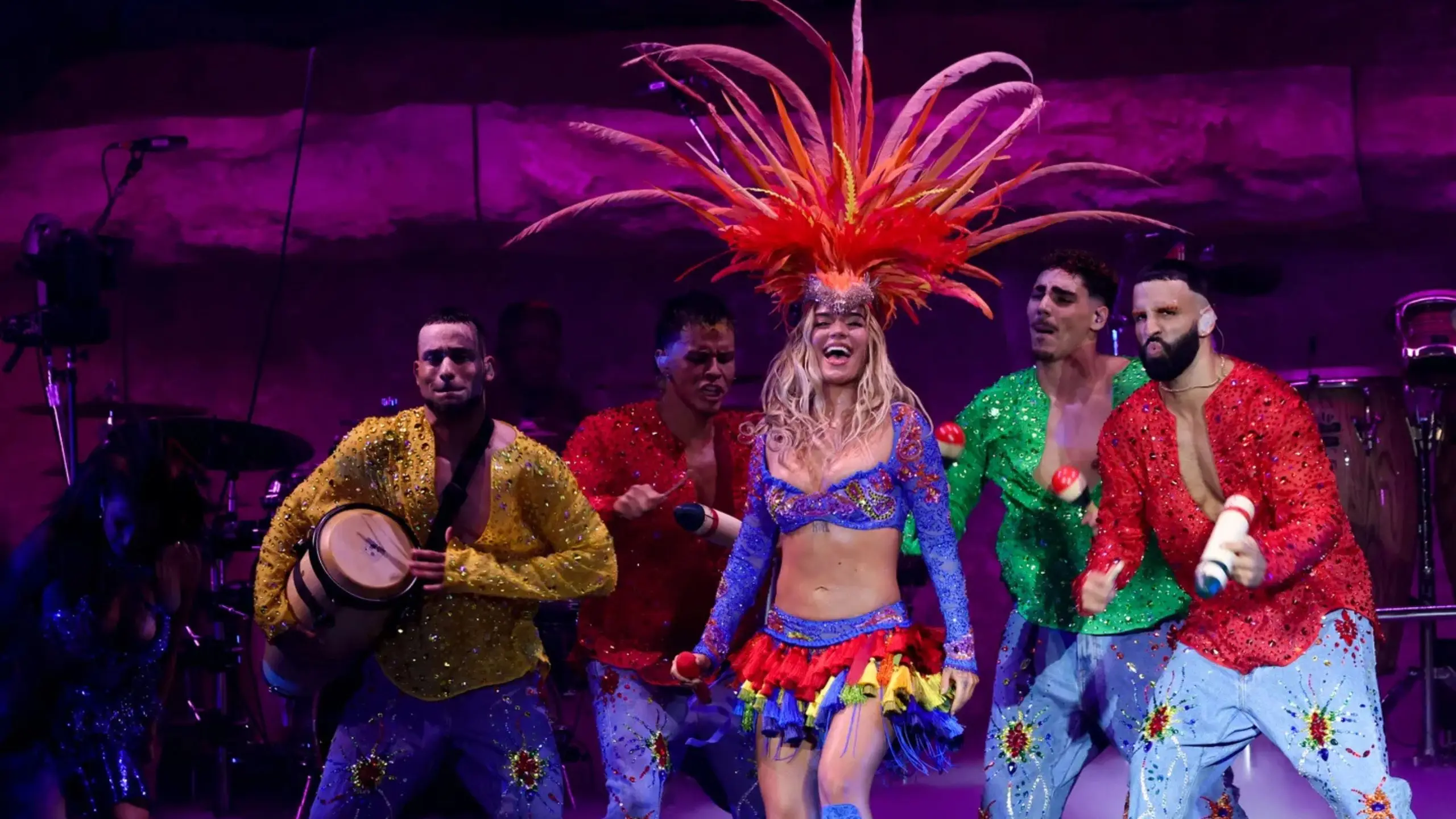 Karol G gastó una fortuna en su producción de Coachella 2026. Analizamos la estrategia de "dominación mundial" de la Bichota.