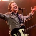 Pearl Jam invitó a sus seguidores a participar en la puja por un cartel autografiado de edición limitada, diseñado por Ames Bros para el festival Ohana Encore.