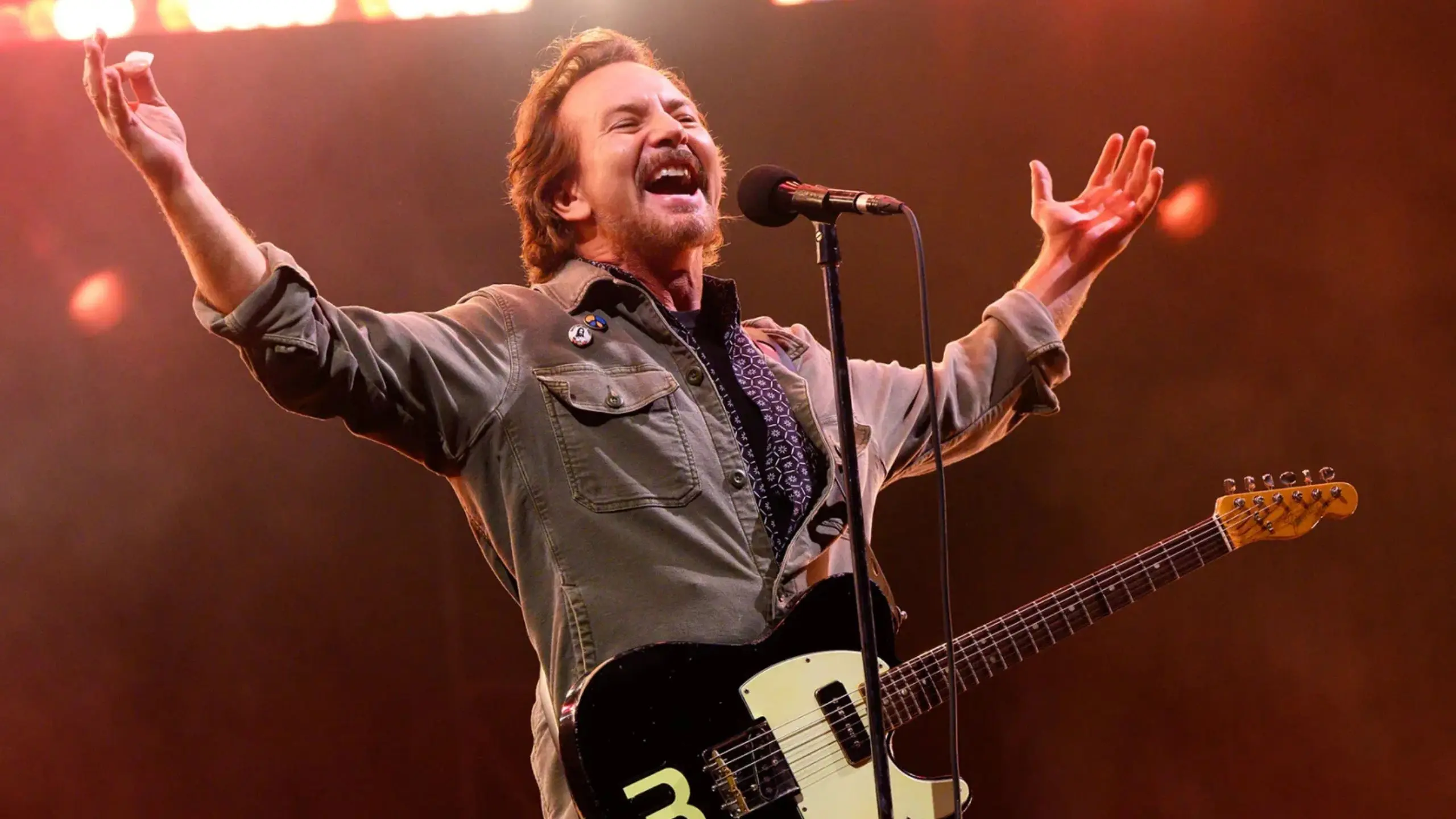Pearl Jam invitó a sus seguidores a participar en la puja por un cartel autografiado de edición limitada, diseñado por Ames Bros para el festival Ohana Encore.