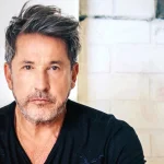El cantautor argentino-venezolano Ricardo Montaner ha iniciado una ofensiva legal contra el gigante discográfico Universal Music Group (UMG) por 1 millón de dólares en los Estados Unidos y en Venezuela para recuperar los derechos sobre los másteres de sus primeras cinco producciones discográficas.
