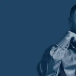 Sam Smith reveló oficialmente su compromiso con el diseñador de moda Christian Cowan, una relación amorosa que se ha convertido en el pilar creativo y emocional de su quinto álbum de estudio, titulado Hazel Eyes.