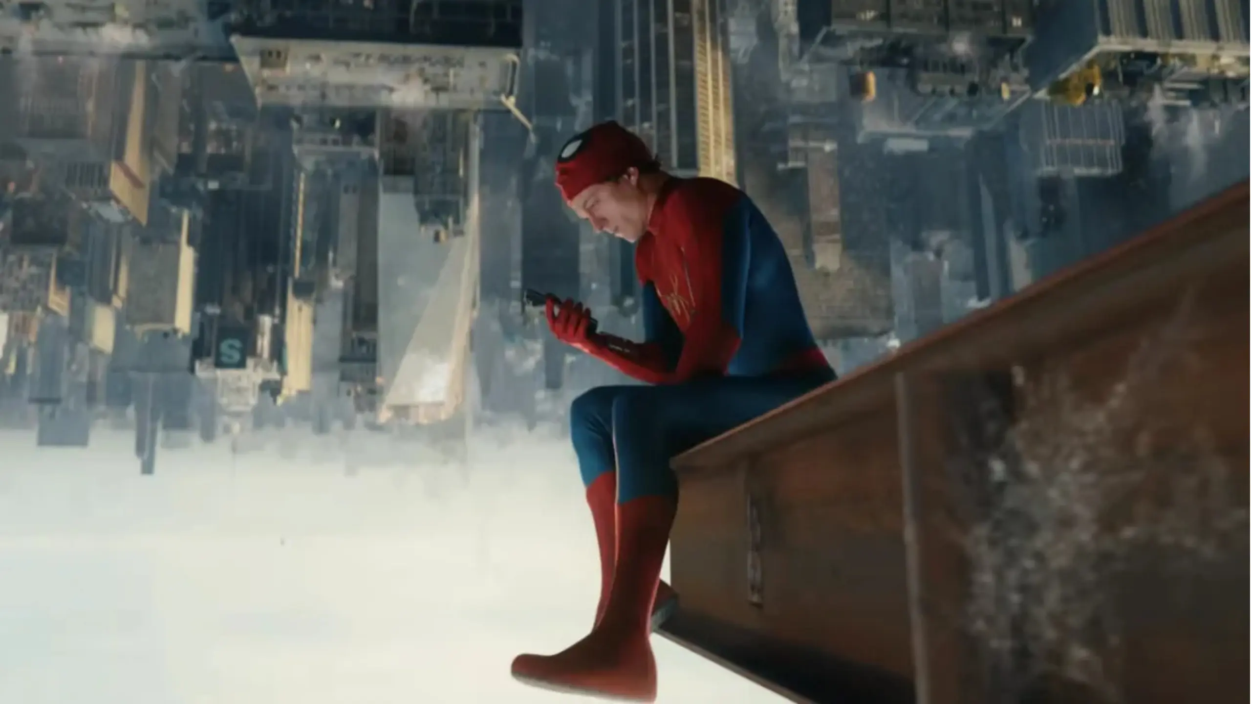 La prensa especializada califica a Spider-man: Un Nuevo Día como "la mejor película del héroe desde la era de Sam Raimi", así como destacn la madurez y la acción del regreso de Tom Holland